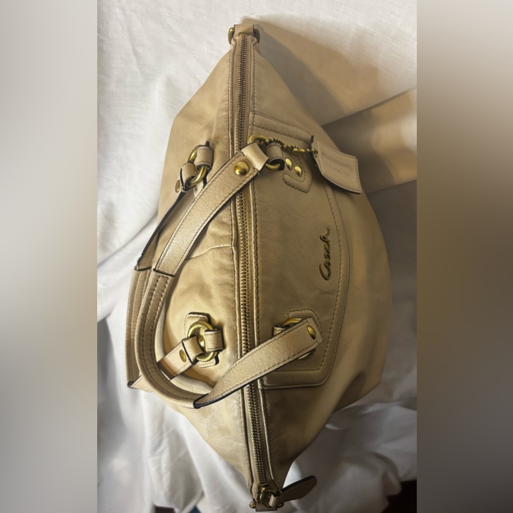 2013 Coach Madison All Leather Cream Color Satchel- Pre Loved Authentic- GUC 💜 - Picture 15 of 16